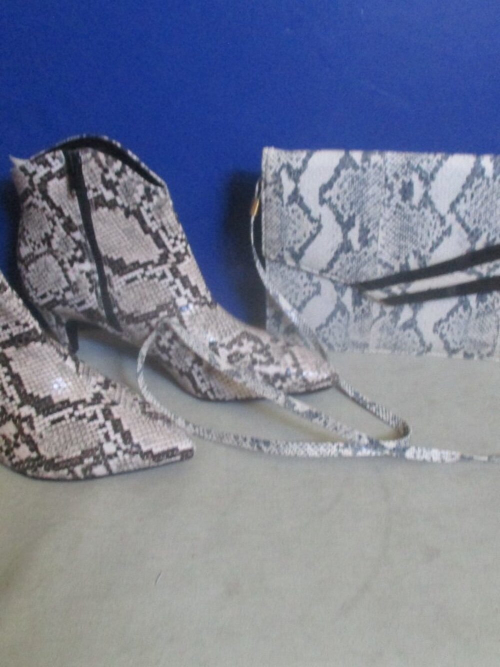 New Faux Snake Boots Worthington with Faux Snakeskin Cross Body Bag